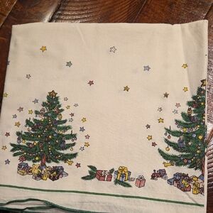 Nikko Ceramics Festive Christmas Tablecloth - Green and Yellow
